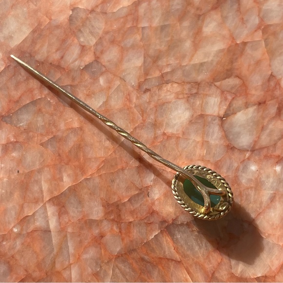 Antique💚14KT💚Gold Cameo Stick Hat Pin Green White Stone - Picture 6 of 8